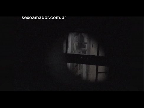 ❤️ Blondie gëtt geheim vun engem Quartier Voyeur verstoppt hannert huel Zillen opgeholl Häre Porno bei eis